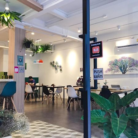 Folk Poshtel Asok Hostel Bangkok Bagian luar foto