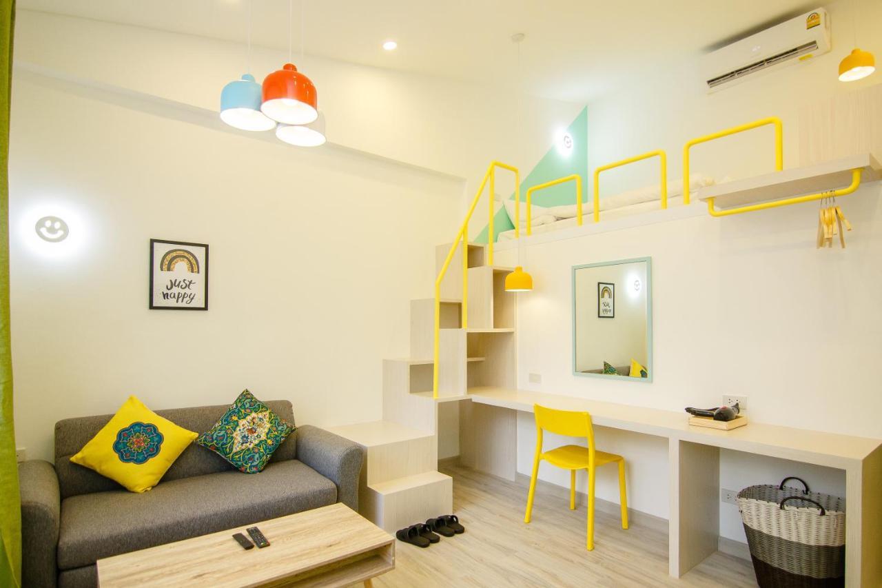 Folk Poshtel Asok Hostel Bangkok Bagian luar foto