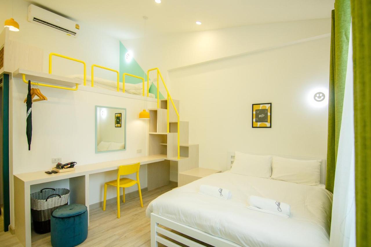 Folk Poshtel Asok Hostel Bangkok Bagian luar foto