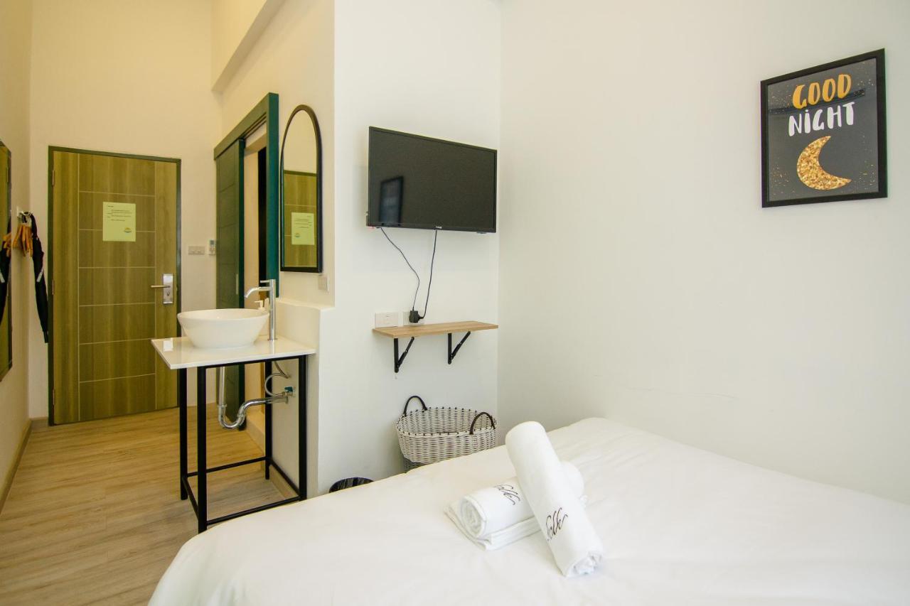 Folk Poshtel Asok Hostel Bangkok Bagian luar foto