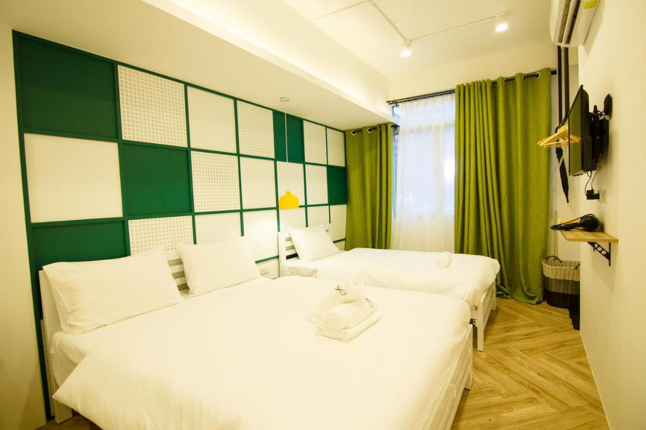 Folk Poshtel Asok Hostel Bangkok Bagian luar foto