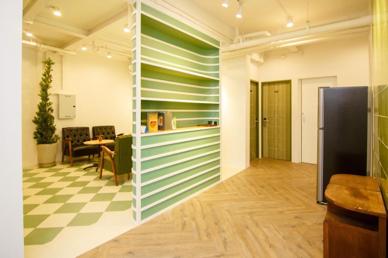 Folk Poshtel Asok Hostel Bangkok Bagian luar foto