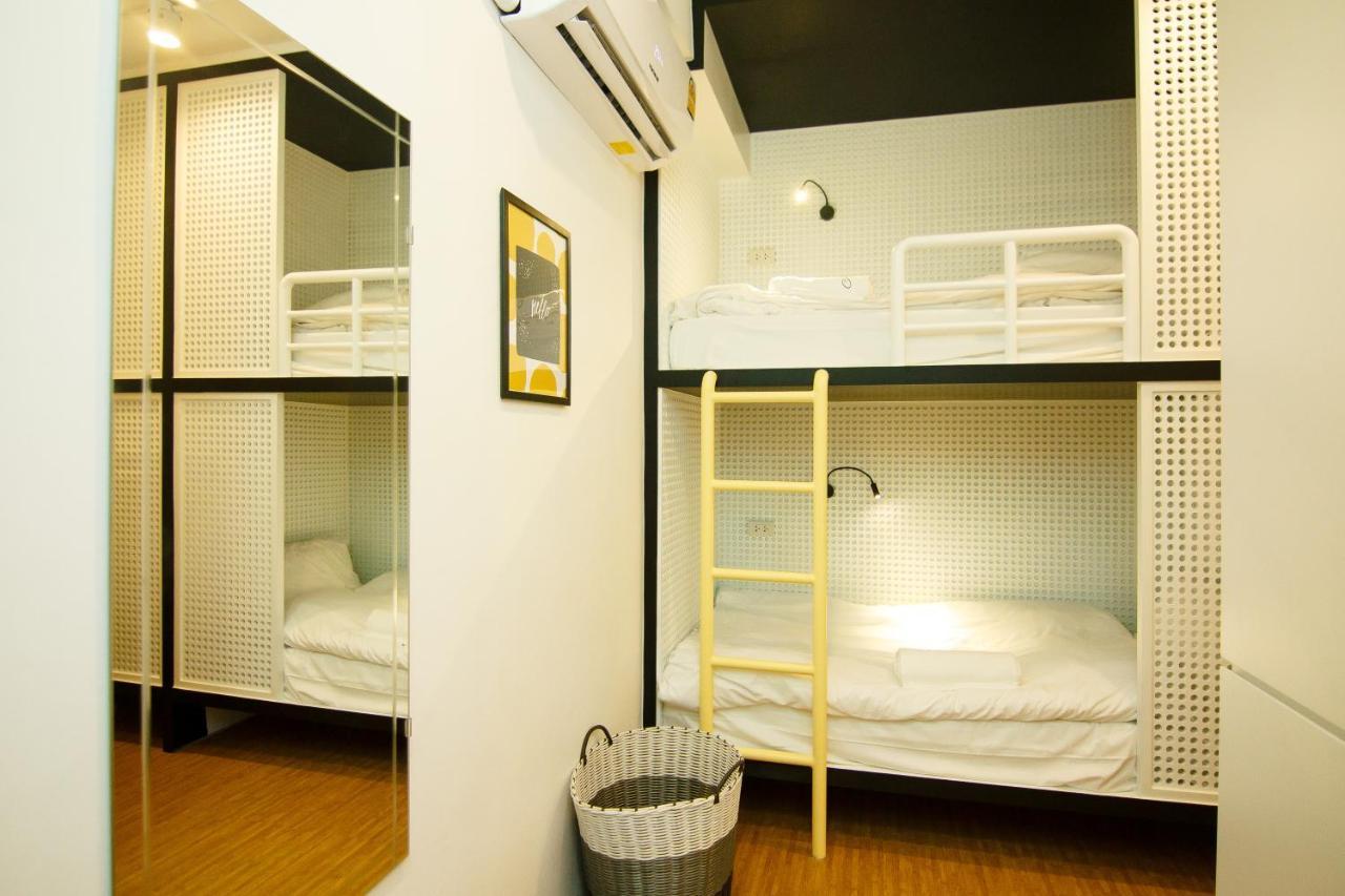 Folk Poshtel Asok Hostel Bangkok Bagian luar foto