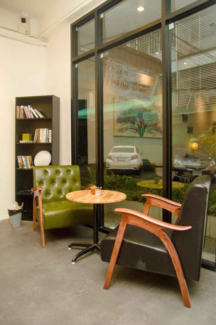 Folk Poshtel Asok Hostel Bangkok Bagian luar foto