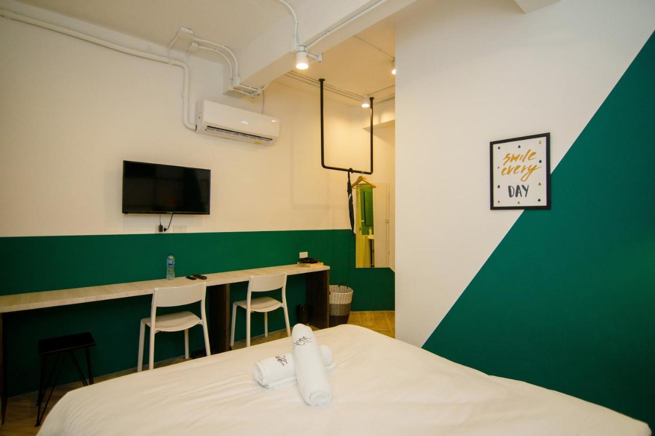 Folk Poshtel Asok Hostel Bangkok Bagian luar foto