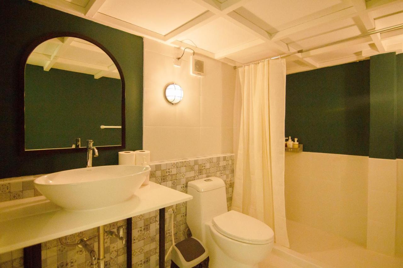 Folk Poshtel Asok Hostel Bangkok Bagian luar foto