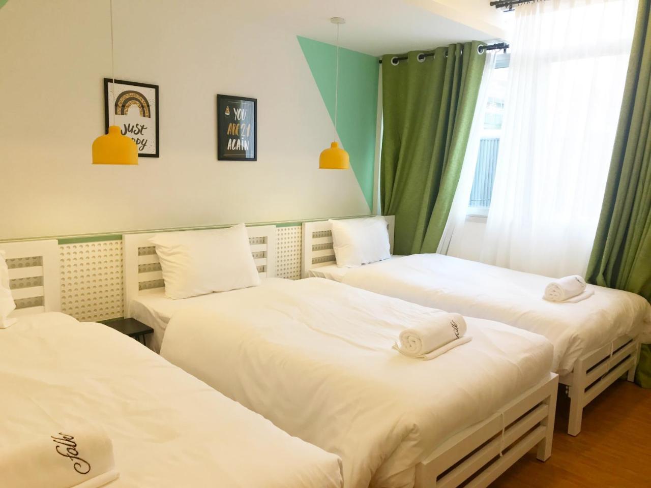 Folk Poshtel Asok Hostel Bangkok Bagian luar foto