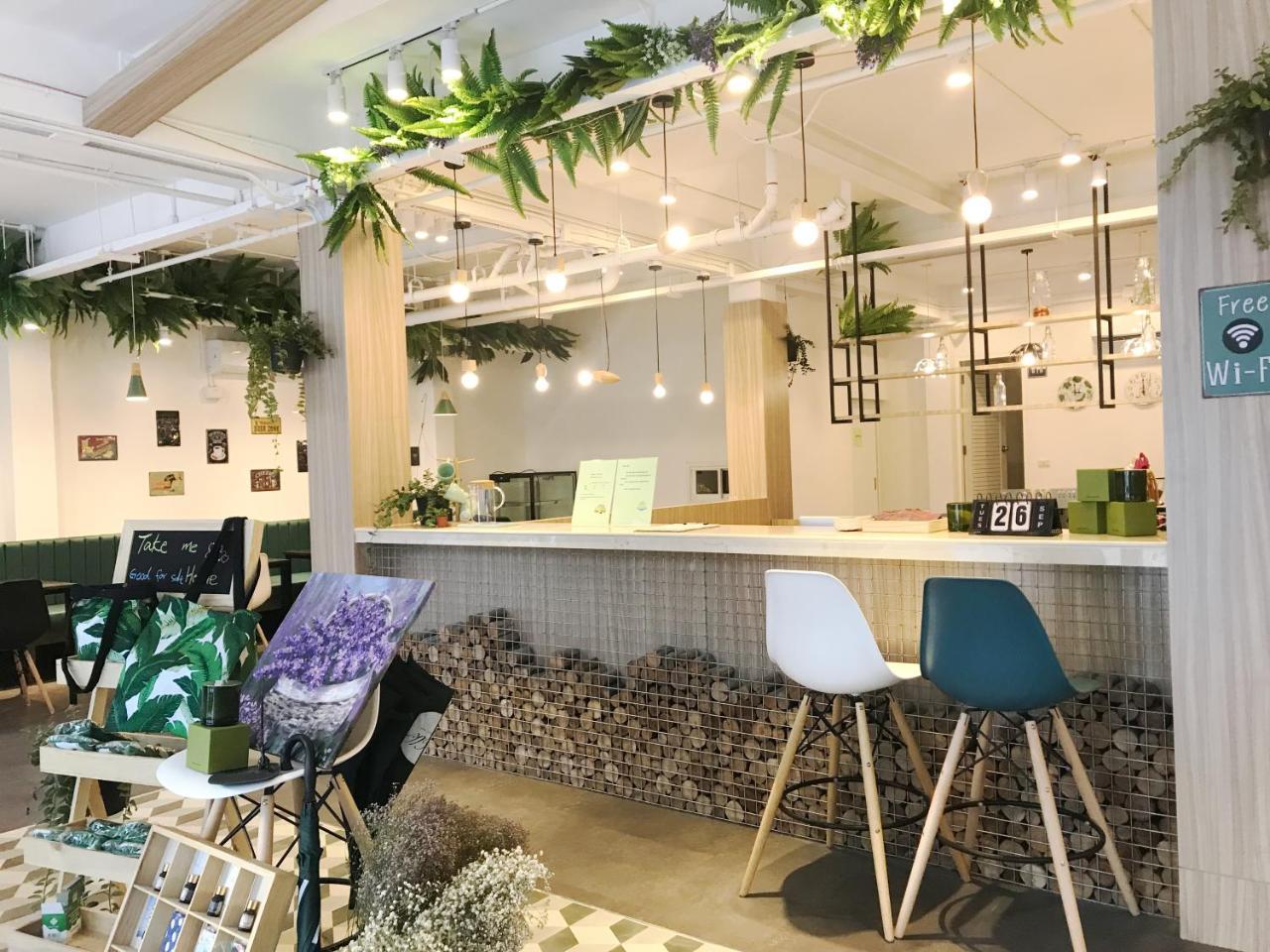 Folk Poshtel Asok Hostel Bangkok Bagian luar foto
