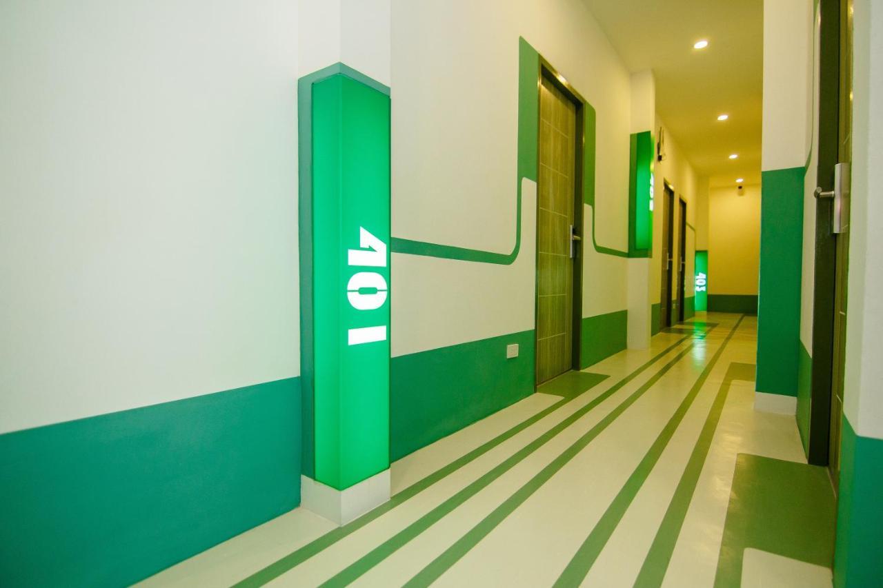 Folk Poshtel Asok Hostel Bangkok Bagian luar foto
