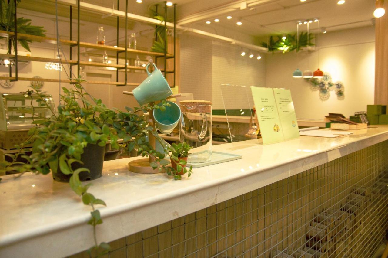 Folk Poshtel Asok Hostel Bangkok Bagian luar foto