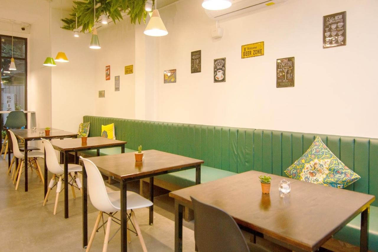 Folk Poshtel Asok Hostel Bangkok Bagian luar foto