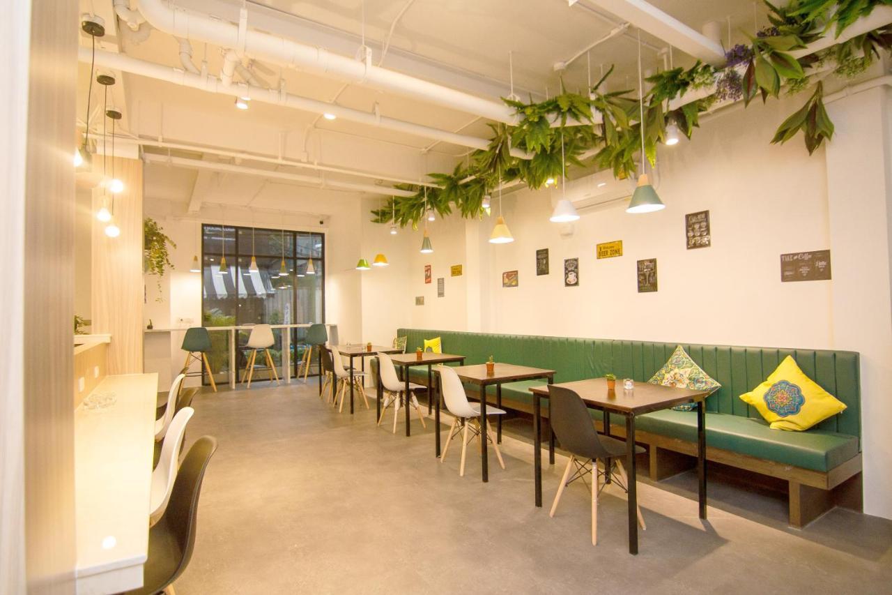 Folk Poshtel Asok Hostel Bangkok Bagian luar foto