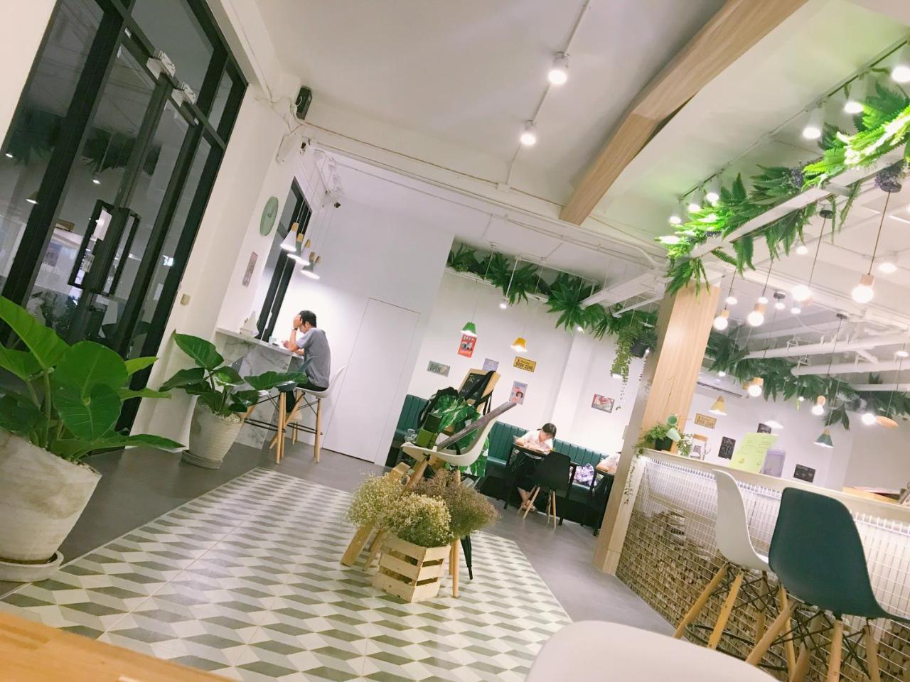 Folk Poshtel Asok Hostel Bangkok Bagian luar foto