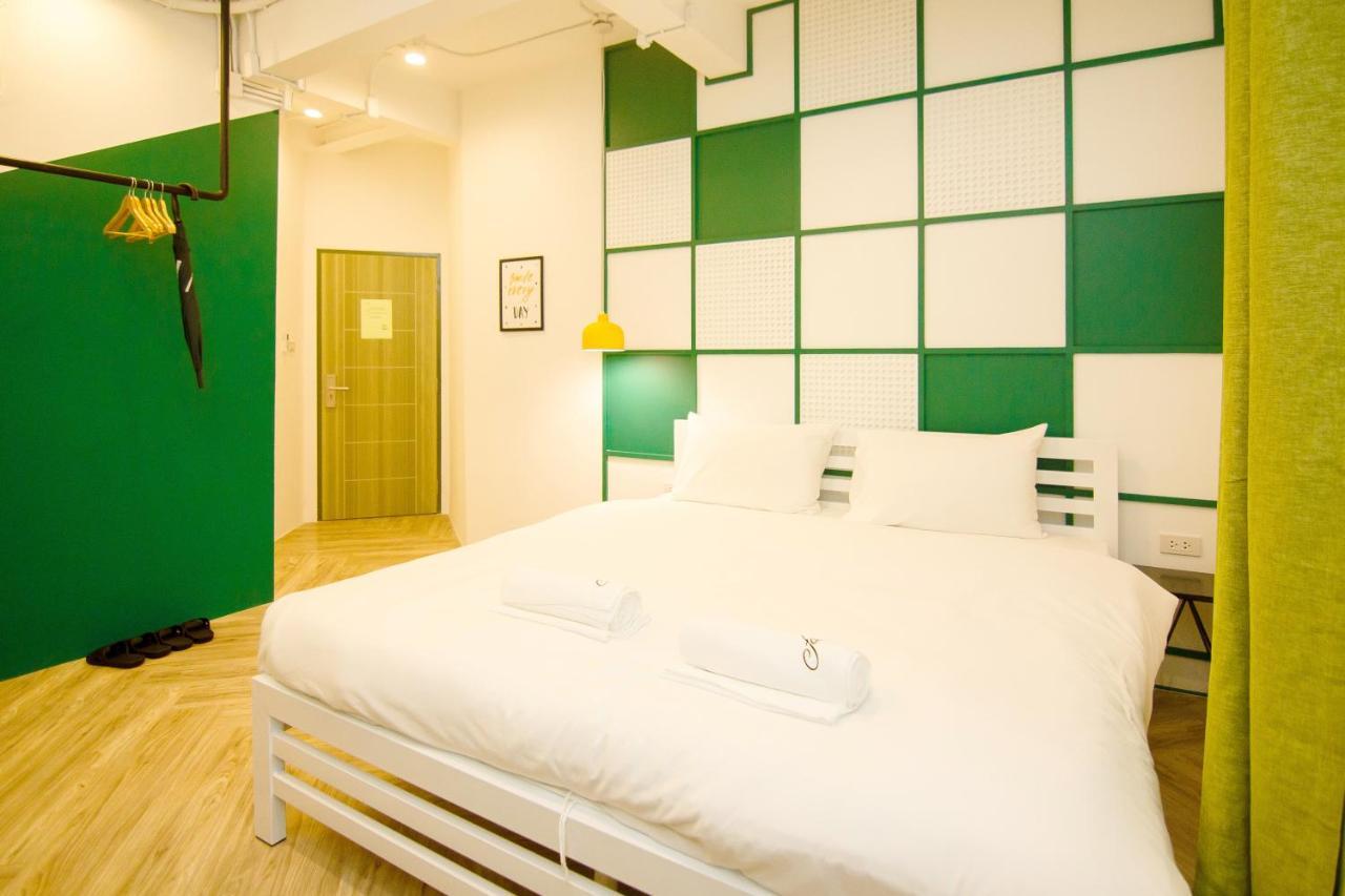 Folk Poshtel Asok Hostel Bangkok Bagian luar foto